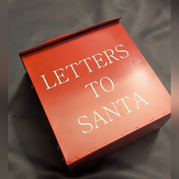 Red Letters to Santa Mailbox - Picture 4 of 5